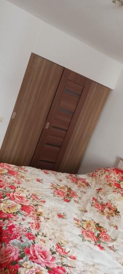 Apartament cu 3 camere semidecomandat în Florești