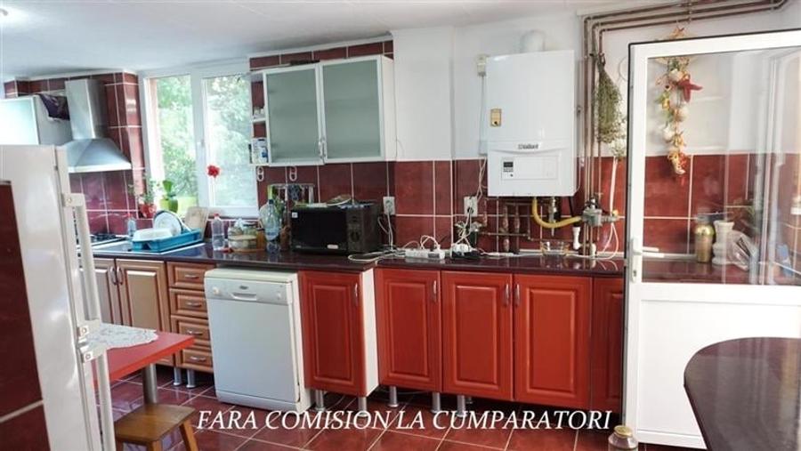 Apartament cu 3 camere decomandat în Sud