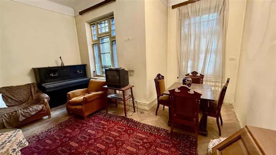 Casă cu 6 camere cu Teren 236 Mp în Copou