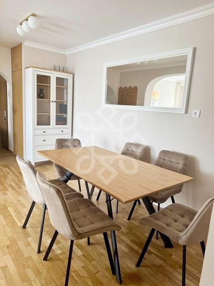 Apartament cu 4 camere semidecomandat, mobilat în Ultracentral