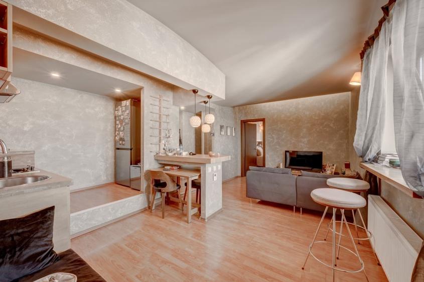 Apartament cu 2 camere decomandat, mobilat în P-ța Unirii