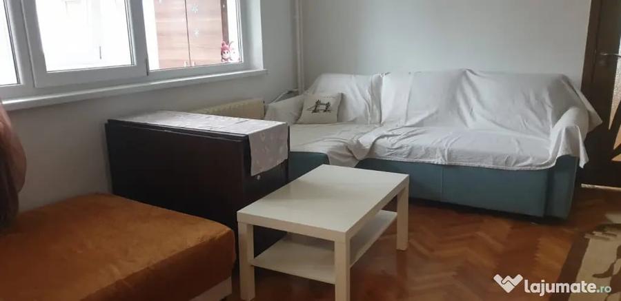 Apartament cu 3 camere semidecomandat în Lujerului