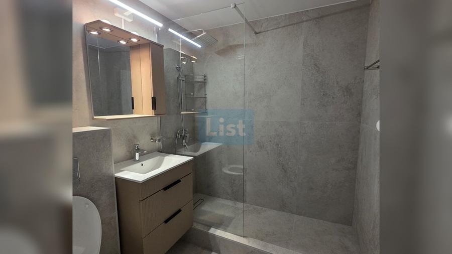 Apartament cu 3 camere semidecomandat, mobilat în P-ța Gorjului