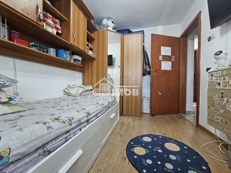 Apartament cu 3 camere, mobilat în Micro 8