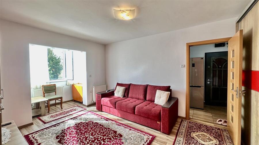 Apartament cu 2 camere semidecomandat în Florilor