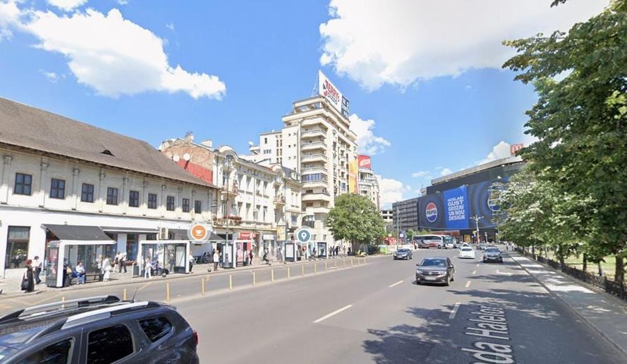 Apartament cu 3 camere semidecomandat, mobilat în