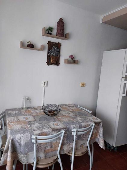 Apartament cu 2 camere semidecomandat în Rovine