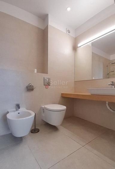 Apartament cu 4 camere decomandat, mobilat în Tractorul