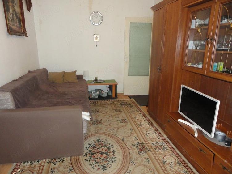 Apartament cu 3 camere semidecomandat în Central