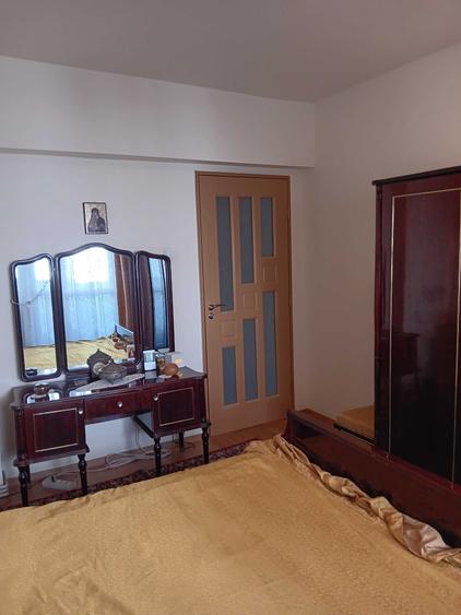 Apartament cu 3 camere decomandat în Zorilor