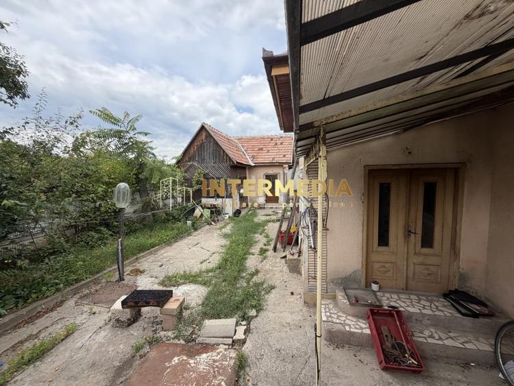 Casă individuală cu 4 camere cu Canalizare în Central