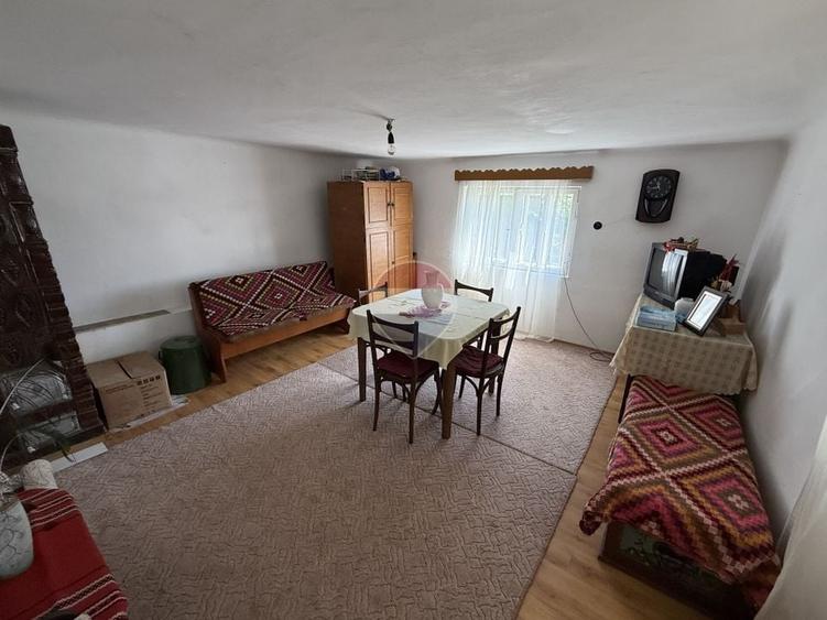 Casă individuală cu 5 camere cu Teren 1599 Mp în Vest