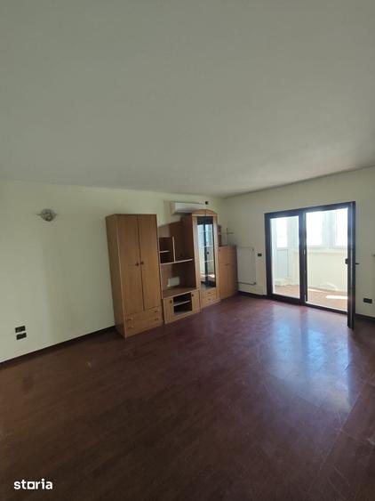 Apartament cu 3 camere decomandat în Micro 21