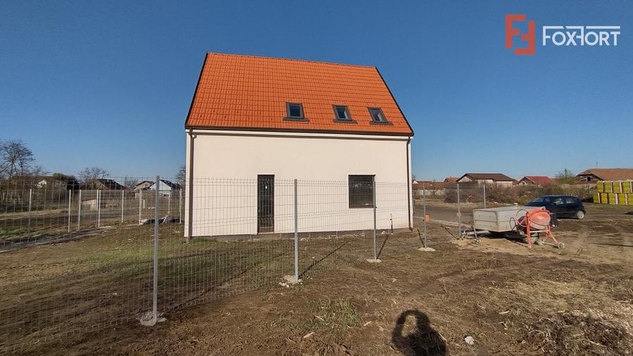 Duplex cu 4 camere cu Canalizare în Săcălaz