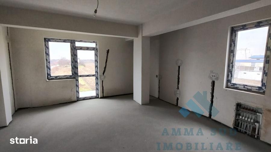 Casă cu 9 camere cu Teren 300 Mp în Central