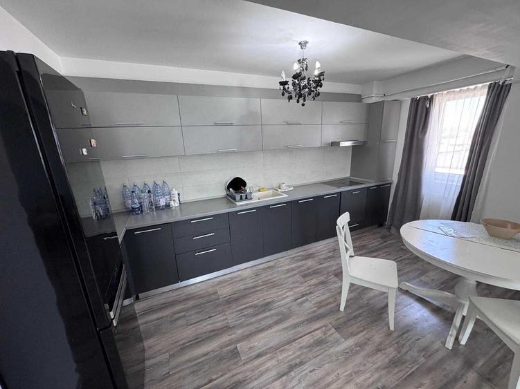 Apartament cu 2 camere decomandat în Micro 3