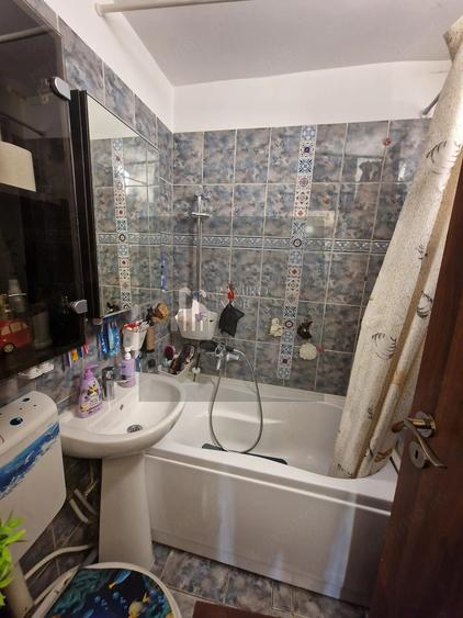 Apartament cu 4 camere semidecomandat în Central