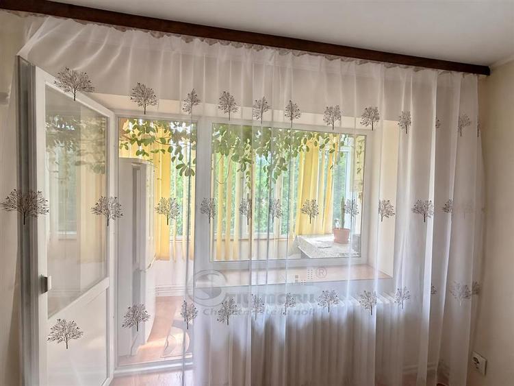 Apartament cu 3 camere semidecomandat, mobilat în Tătărași
