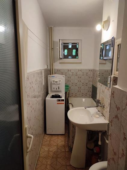Apartament cu 3 camere semidecomandat, mobilat în Tomis Nord