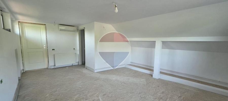 Casă individuală cu 5 camere cu Teren 3400 Mp în Valea Voievozilor