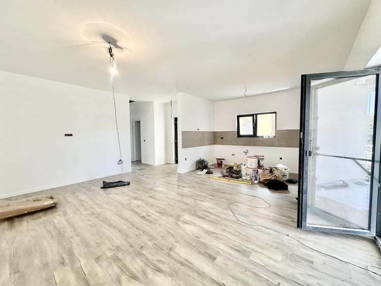 Duplex cu 3 camere cu Canalizare în Albina