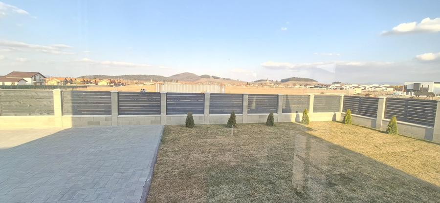 Casă individuală cu 4 camere cu Canalizare în Sânpetru