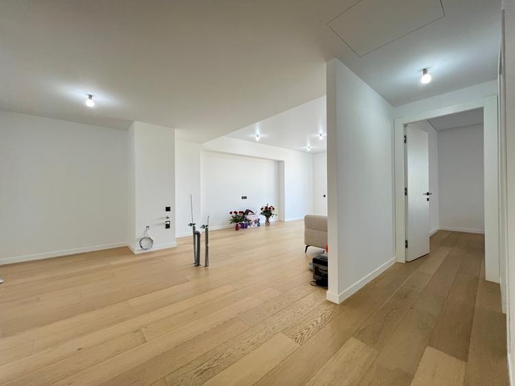 Apartament cu 3 camere decomandat în Aviației