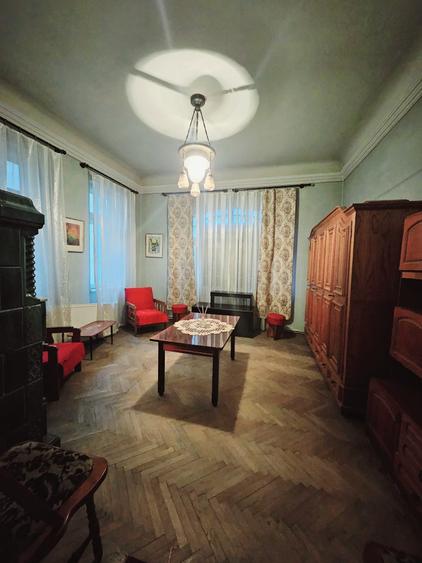 Apartament cu 4 camere semidecomandat în Central