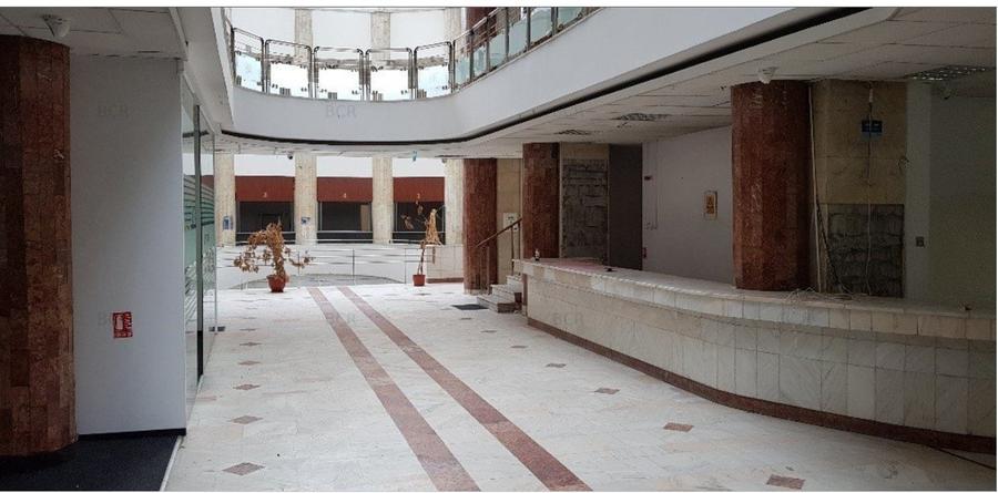 Birou, de 2,280 mp, în Central