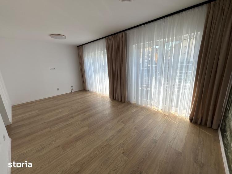 Casă cu 4 camere cu Teren 220 Mp în Central