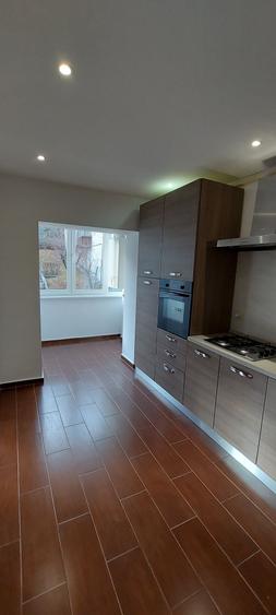 Apartament cu 3 camere decomandat în Drumul Carului