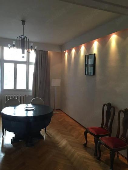 Apartament cu 6 camere decomandat în Central