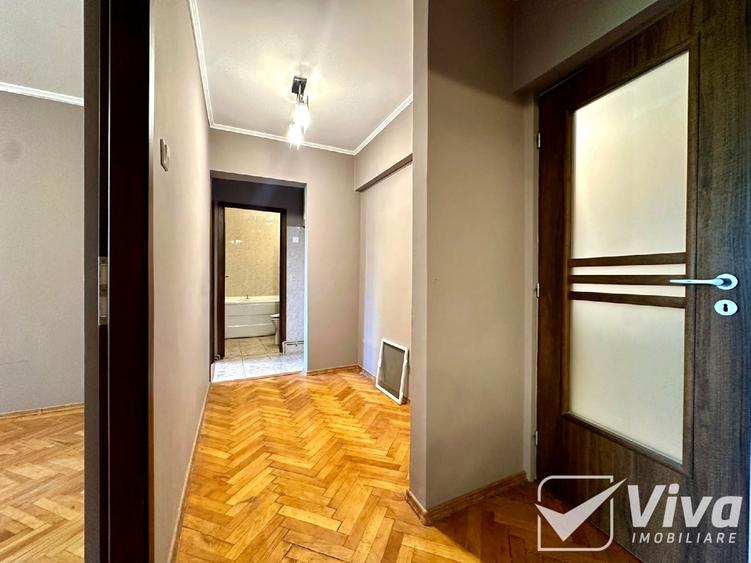 Apartament cu 3 camere semidecomandat în Central