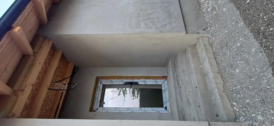 Casă cu 5 camere cu Teren 302 Mp în Sânpetru