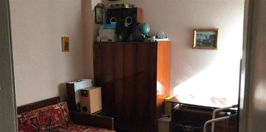 Apartament cu 3 camere semidecomandat, mobilat în Moșilor