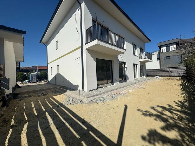 Duplex cu 6 camere cu Canalizare în Florești