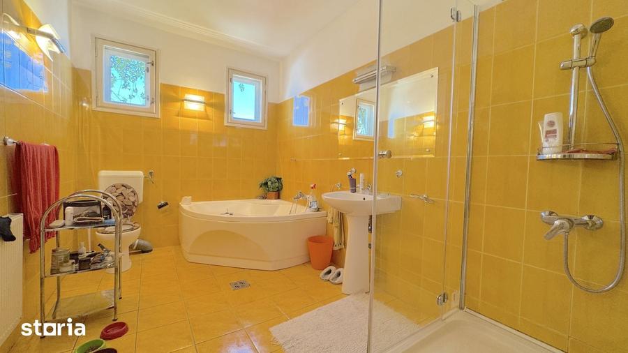 Casă cu 10 camere cu Teren 990 Mp în Ferentari