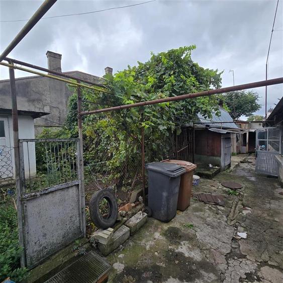 Casă cu 4 camere cu Teren 380 Mp în Tătărași