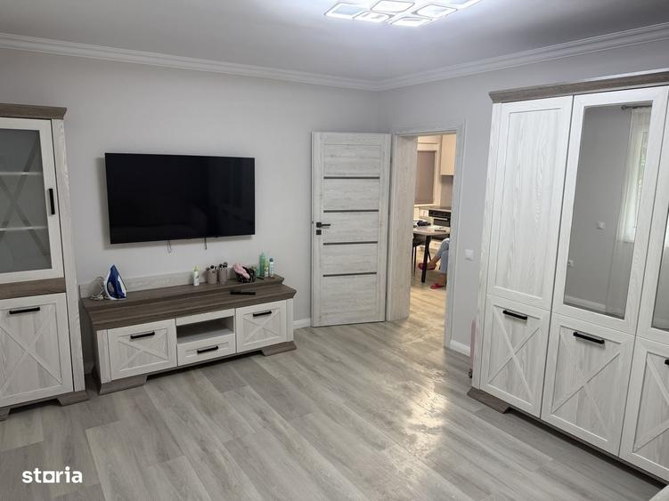 Apartament cu 3 camere decomandat în Cornișa
