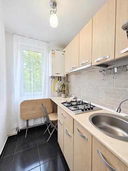 Apartament cu 3 camere semidecomandat în Micro 19