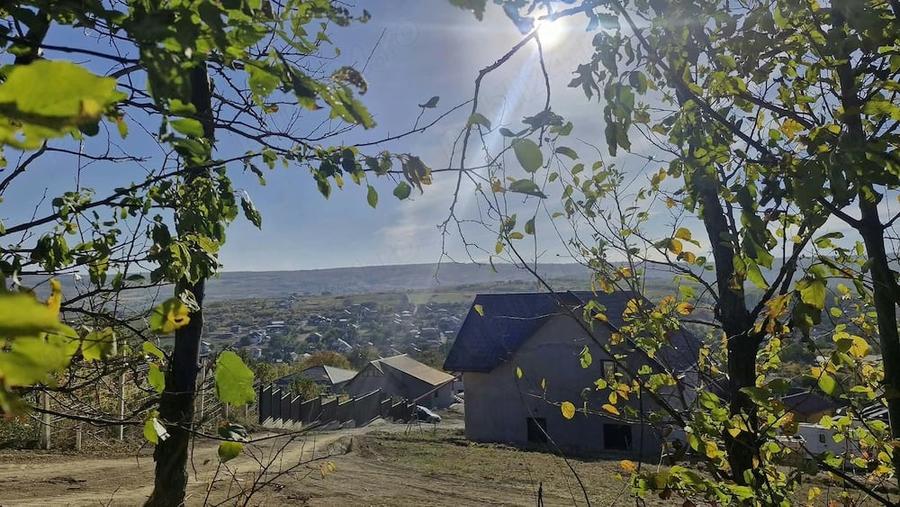Teren de 1261 mp, în Tomești