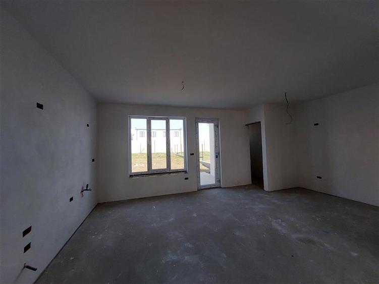 Duplex cu 4 camere cu Canalizare în Vladimirescu