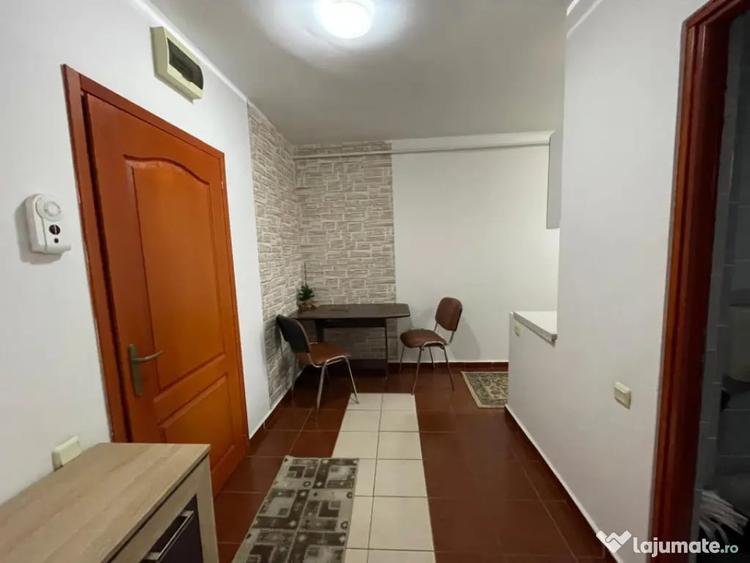 Garsonieră decomandată în Central