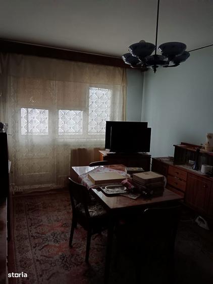 Apartament cu 3 camere semidecomandat în George Enescu