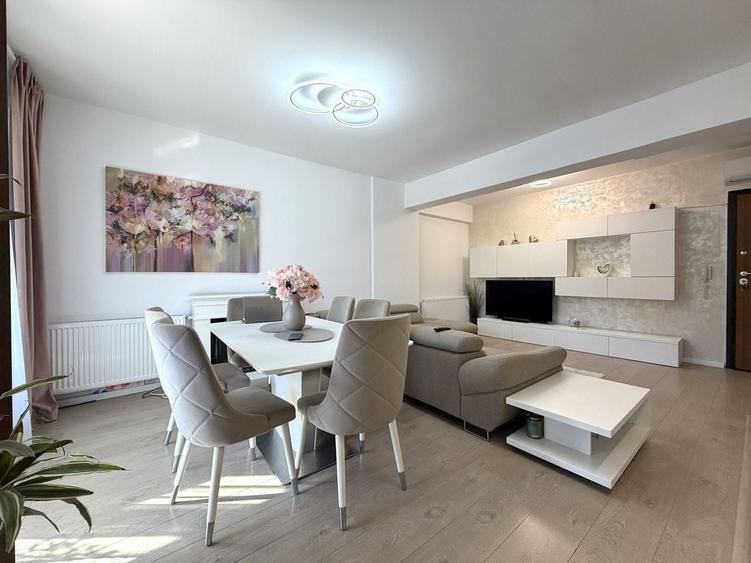 Apartament cu 3 camere semidecomandat în Sisești