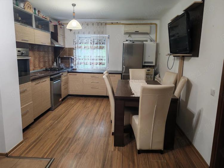 Apartament cu 4 camere decomandat în 1 Mai