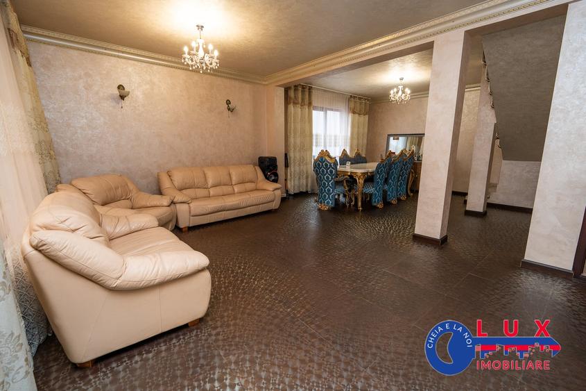 Casă individuală cu 5 camere cu Canalizare în Central