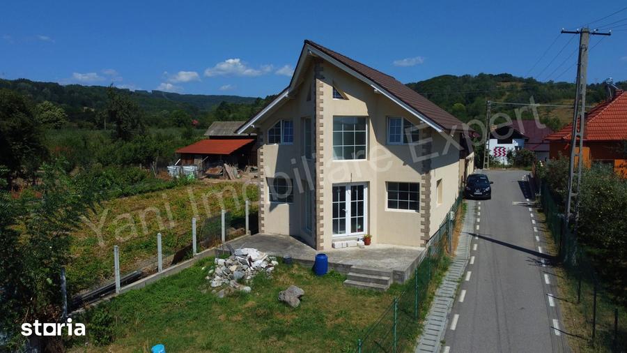 Casă cu 4 camere cu Teren 407 Mp în Țițești