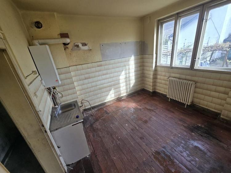 Casă individuală cu 4 camere cu Canalizare în Central