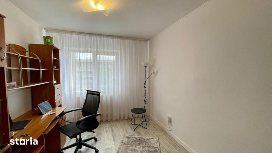 Apartament cu 3 camere decomandat în Central